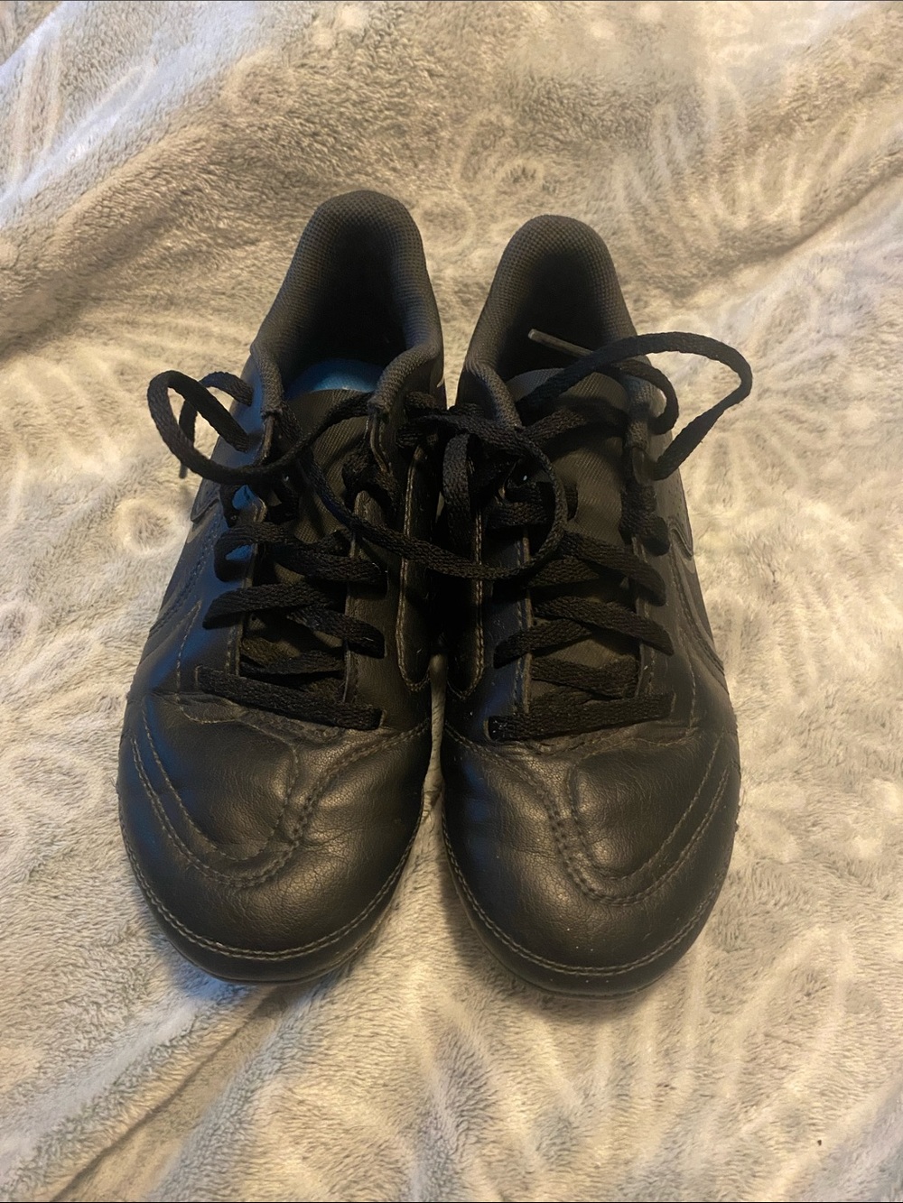 Nike Tiempo Kids Black Low-Top Lace-Up Sneakers